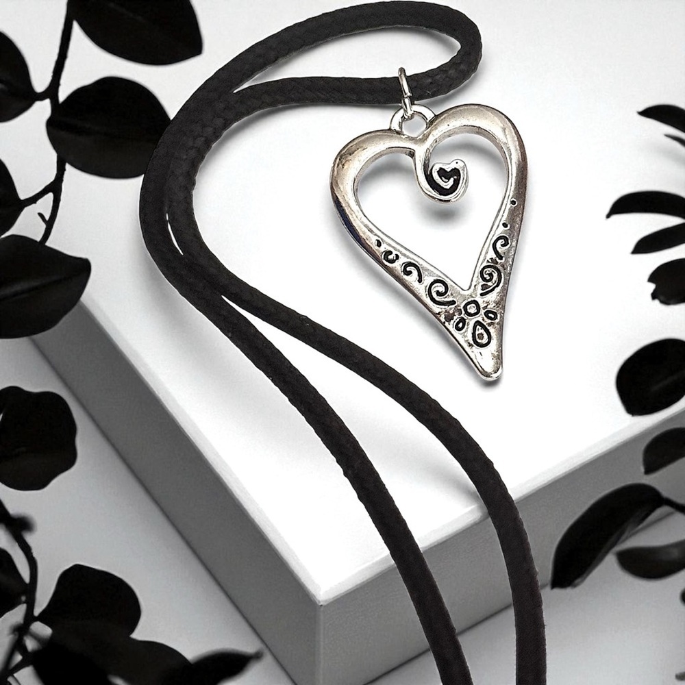 5 For $25 💫Silver Hippie Groovy Heart Pendant Necklace
